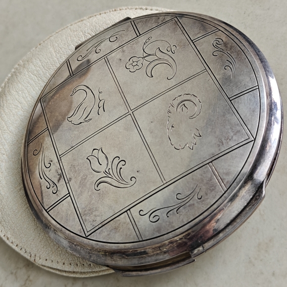 Rare Georg Gensen Sterling Silver Compact with Engraved Design Original Case - Picture 11 of 15